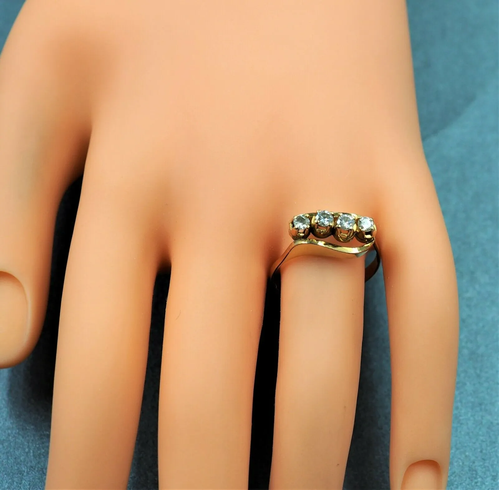 14ct Yellow Gold Diamond Ring