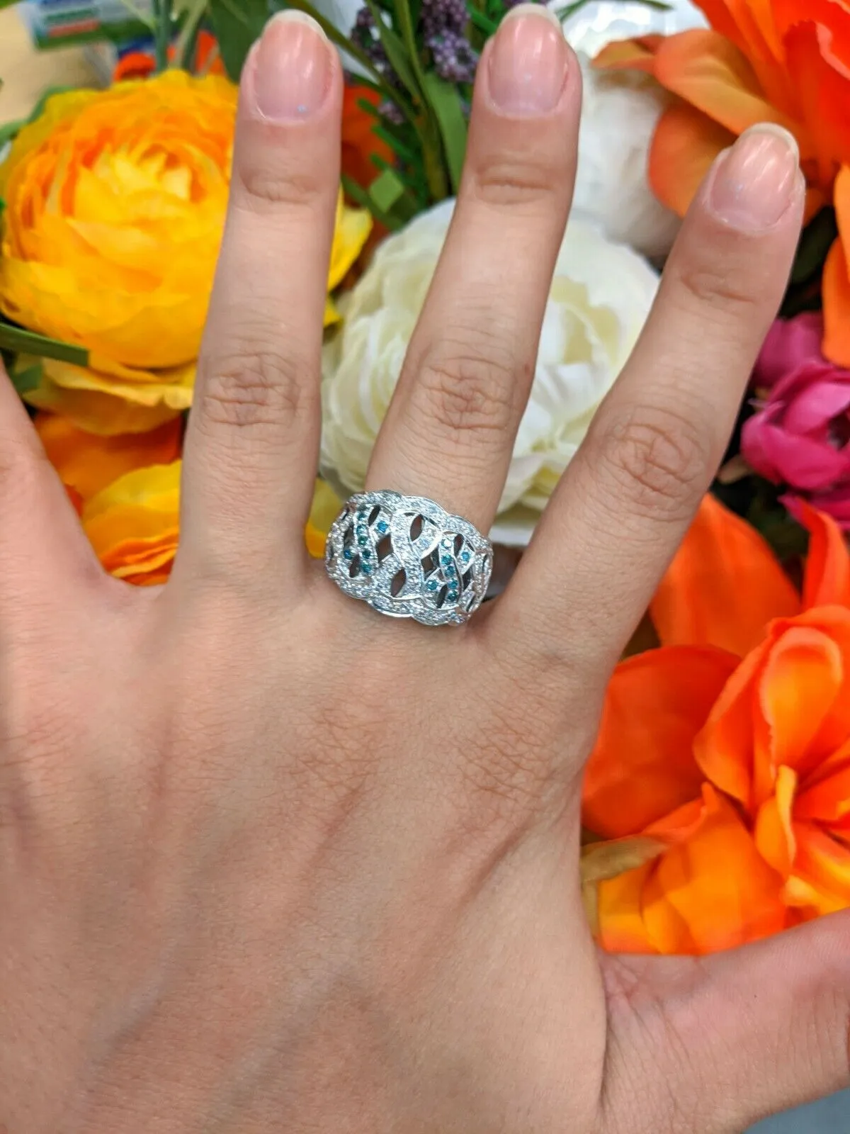 14KW 0.61CTTW Blue and White Diamond Cross Cross Fashion Ring SI2-I1 7.1G Sz8