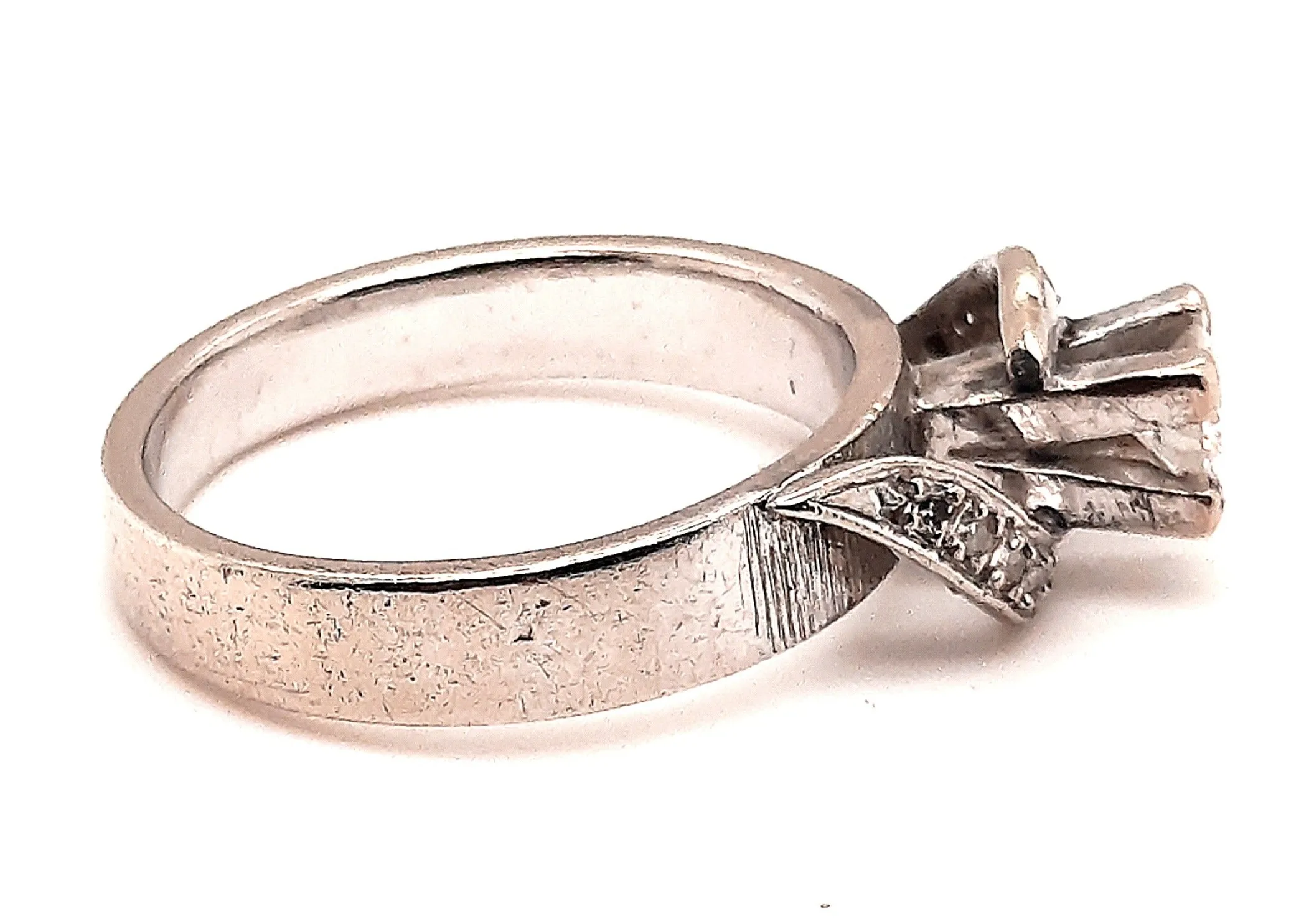 18ct White Gold Diamond Ring