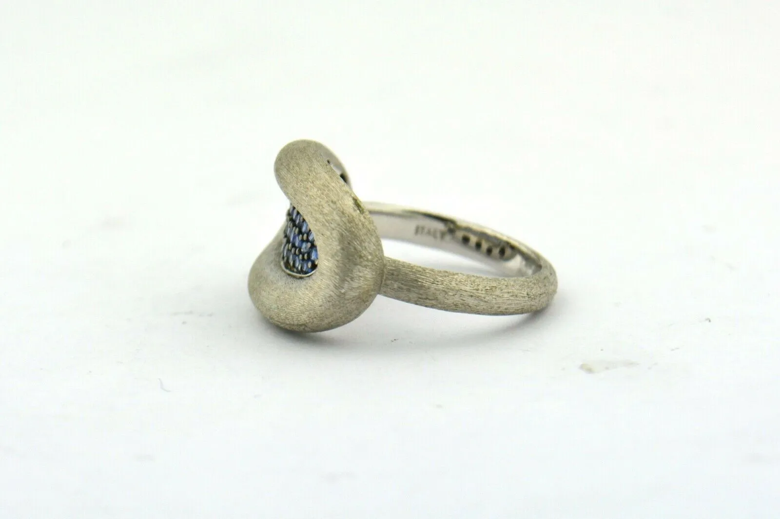 18KW Gold Nanis .31cttw Ceylon Blue Sapphire Ring 8 grams .31cttw Size 7.5