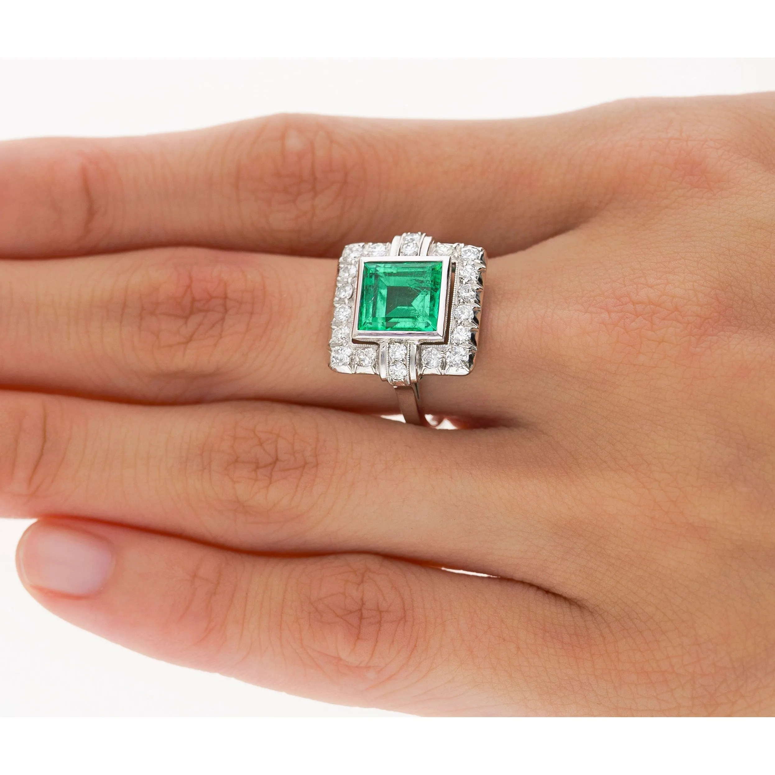 2.86 Carat Afghan-Chinese Minor Oil Emerald & Diamond Halo Ring in 18K Gold