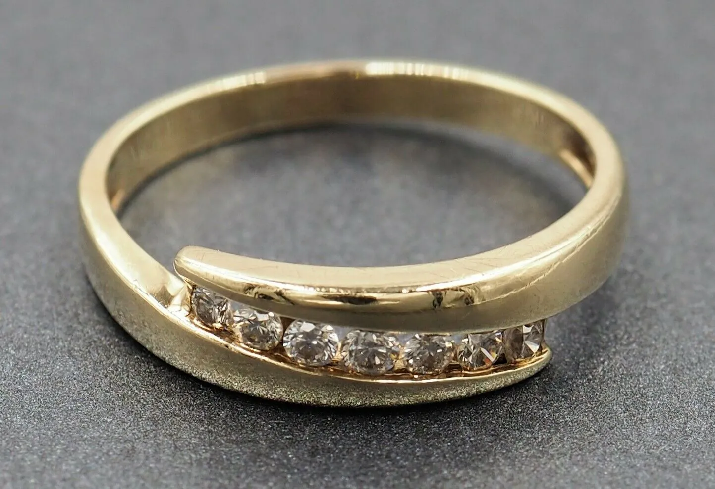 9ct Yellow Gold Diamond Cross Over Ring