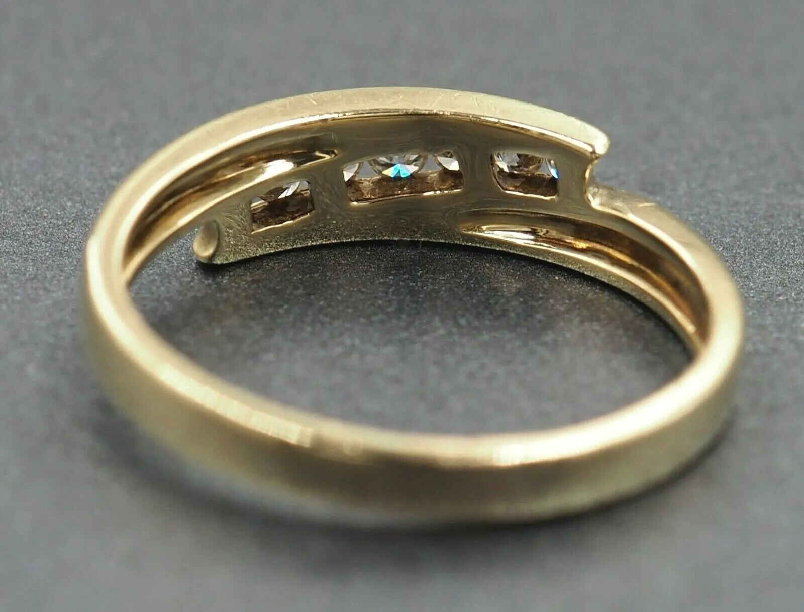 9ct Yellow Gold Diamond Cross Over Ring