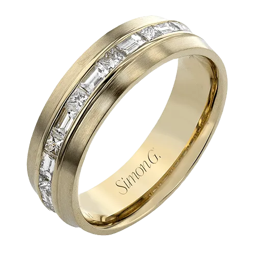 Men's Wedding Band in 14k Gold with Diamonds