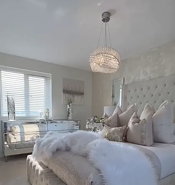 Rylight 6/8-Light Round Crystal Chandelier in Gold/Chrome Finish